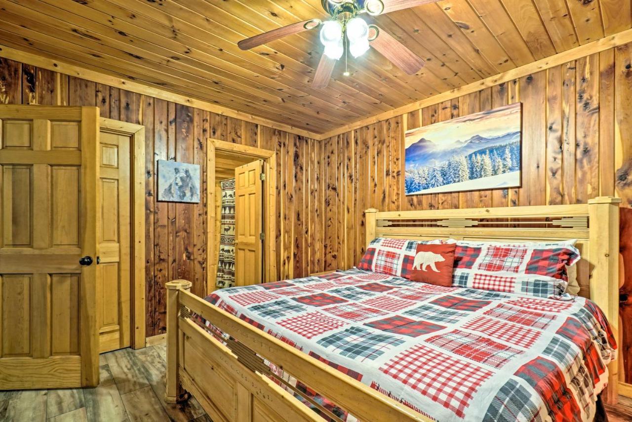 Grin N Bear It Cabin With Hot Tub And Fire Pit! Pigeon Forge Exterior photo