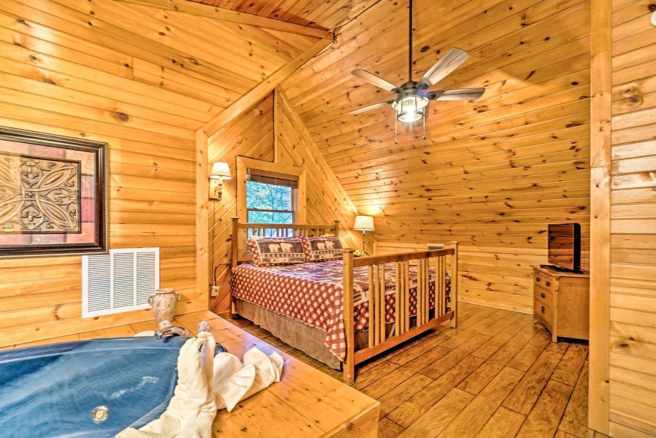 Grin N Bear It Cabin With Hot Tub And Fire Pit! Pigeon Forge Exterior photo