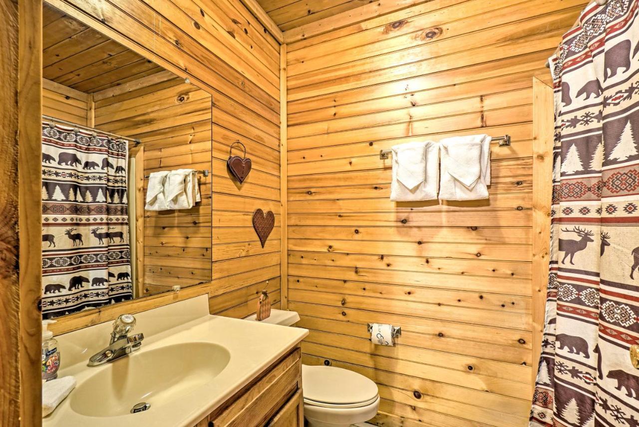 Grin N Bear It Cabin With Hot Tub And Fire Pit! Pigeon Forge Exterior photo