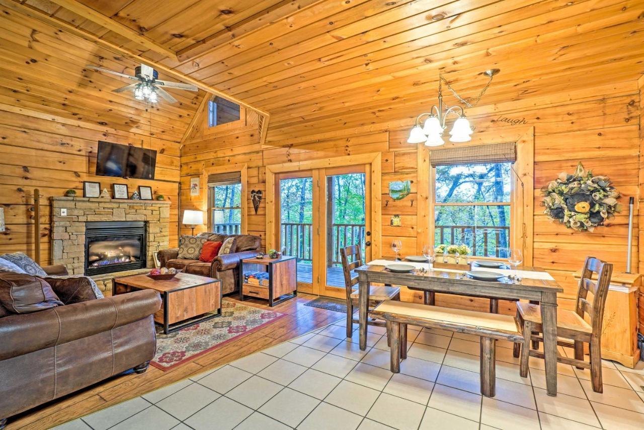 Grin N Bear It Cabin With Hot Tub And Fire Pit! Pigeon Forge Exterior photo